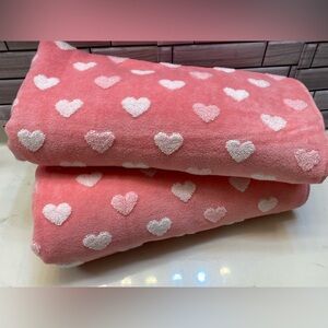 CARO home ❤️ Ultra soft Pink  100% Cotton  Heart/ Stripe (2) Bath Towels NWT